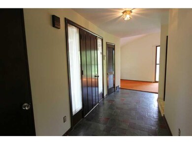 Entry/Foyer.