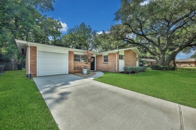 833 Sara Rose St, Houston, TX 77018 - photo 4