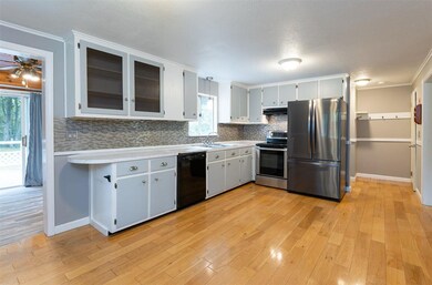 38 Pollard Rd unit B, Plaistow, NH 03865 - photo 2