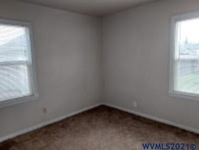 1090 14th Ave SW, Albany, OR 97321 - photo 5