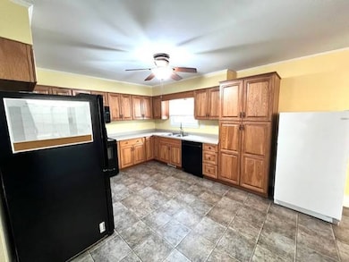 102 W Logan St, Rushville, IL 62681 - photo 6