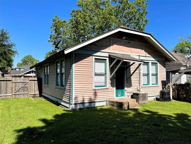 834 Arlington St, Houston, TX 77007 - photo 3