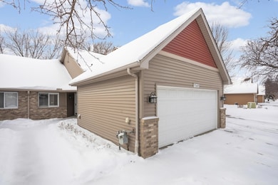 7147 Ivy Ridge Ct, Circle Pines, MN 55014 - photo 2