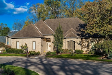 4270 Llanfair Ct, Columbus, OH 43221 - photo 2