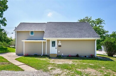 812 1st St N, Newton, IA 50208 - photo 3