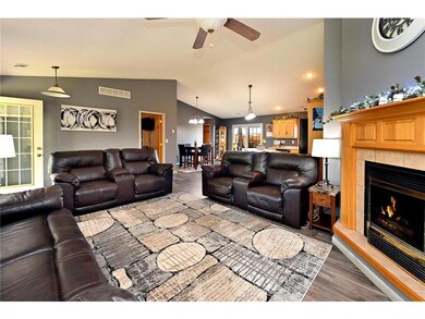12177 83rh LR 3 MLS