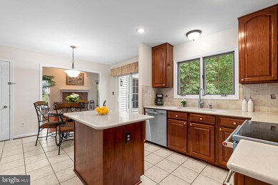 9324 Woodsedge Ct, Laurel, MD 20723 - photo 7