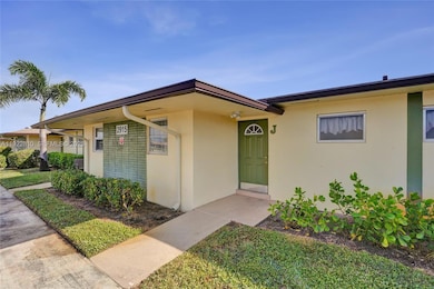 2915 Crosley Dr W unit J, West Palm Beach, FL 33415 - photo 4