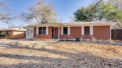 1600 Nichols St, Ennis, TX 75119 - photo 2