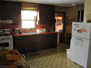 Kitchen & Dining