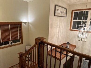 5519 N Deerfield Ct, Peoria, IL 61615 - photo 3