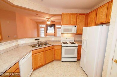 411 Hamlet Club Dr unit 305, Edgewater, MD 21037 - photo 2
