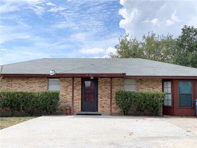 907 N Hugo St, Beeville, TX 78102 - photo 2