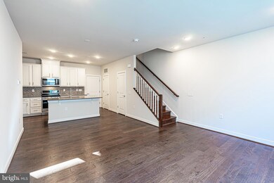 13337 Launders St unit 133, Herndon, VA 20171 - photo 2