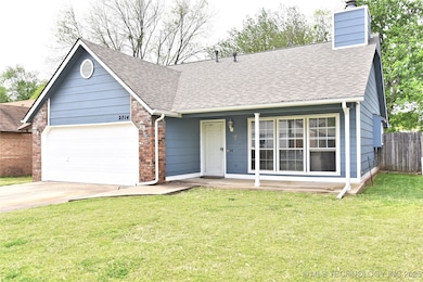 Nice sized front yard.
