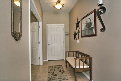 6805 W Mockingbird Way-large-003-001-Ent