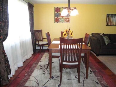 Dining Room Brazillian Hickory Laminate Flooring i