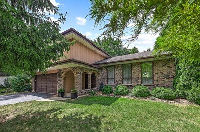 1807 Cliffside Ct, Naperville, IL 60565 - photo 2