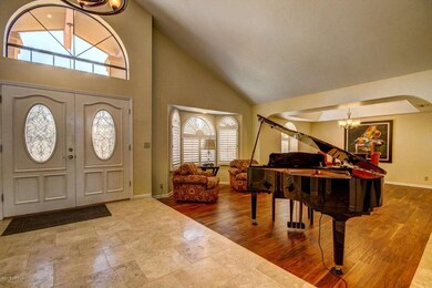 Entrance with Travertine tile