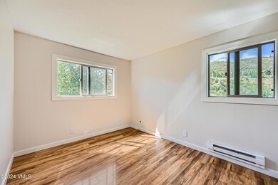 E212 Primary Bedroom (2)