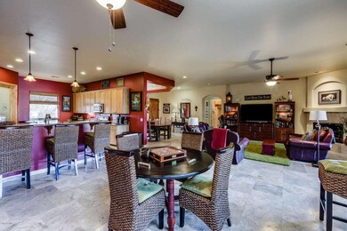Family Room (6)