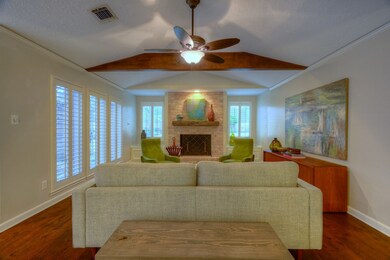 10210 Chevy Chase Dr, Houston, TX 77042 - photo 5