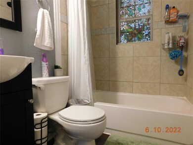 1107 Oakwood Dr, Denton, TX 76205 - photo 5