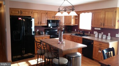 1242 Courtney Dr, Chambersburg, PA 17201 - photo 4
