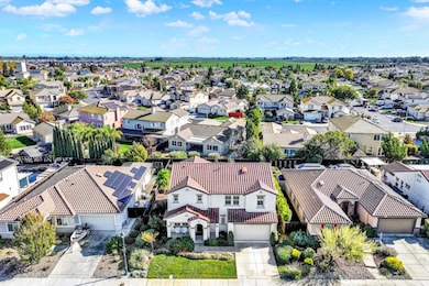 307 Maverick Dr, Vacaville, CA 95687 - photo 2