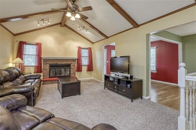 5560 Meadowsweet Ln, Shawnee, KS 66226 - photo 4