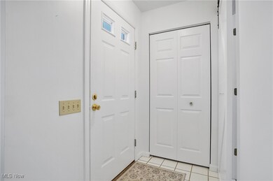 3424 E Prescott Cir unit I24, Cuyahoga Falls, OH 44223 - photo 4