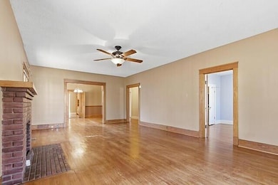 519 W Cherry St, Nevada, MO 64772 - photo 4