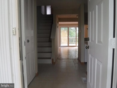 19108 Willow Spring Dr, Germantown, MD 20874 - photo 2