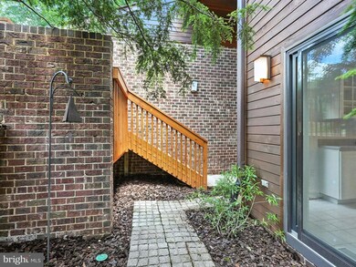 2151 Cabots Point Ln, Reston, VA 20191 - photo 6