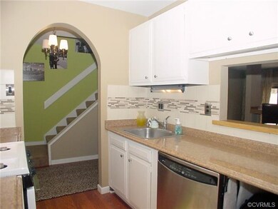 Archway to foyer and pass through to dining area.