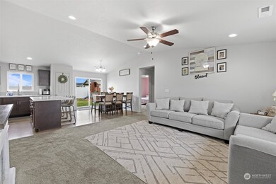 1035 E Mt Baker St, Othello, WA 99344 - photo 3