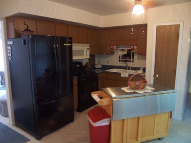 423 La Mar St, Bluffton, IN 46714 - photo 4