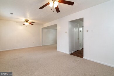 2561 Fox Ridge Ct, Woodbridge, VA 22192 - photo 6