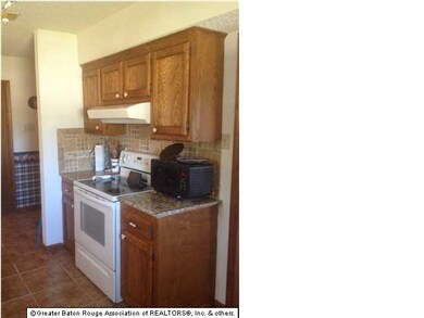 10.4 X 17.40 Kitchen with Granite counter tops
