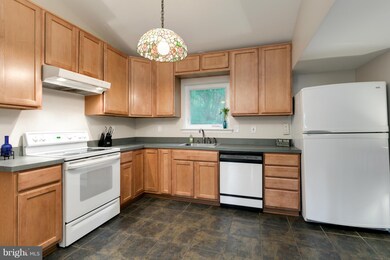 3003 Breezy Knoll Ct, Herndon, VA 20171 - photo 7