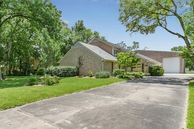 2402 Butler Dr, Friendswood, TX 77546 - photo 2