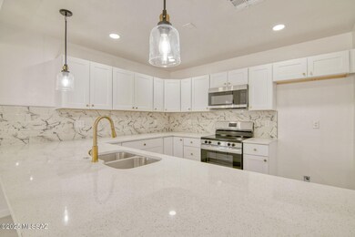 25-web-or-mls-CC_OMNI_805EastHoanPlc_DSC