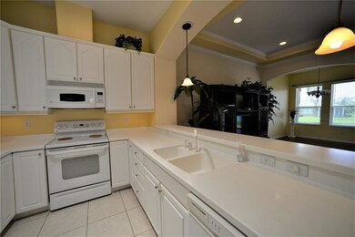 2495 Kensington Greens Dr unit 52, Sun City Center, FL 33573 - photo 6