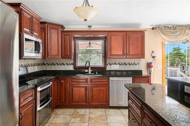 91 Bratt Ln, West Warwick, RI 02893 - photo 2