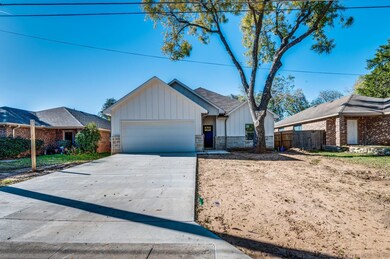 415 Grayson Ct, Joshua, TX 76058 - photo 2