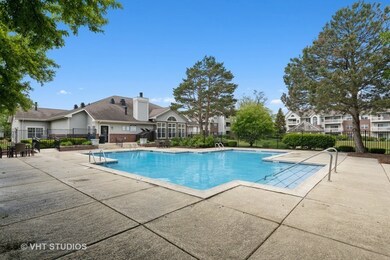 39 Kensington Cir unit 107, Wheaton, IL 60189 - photo 4
