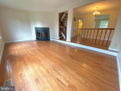 12500 Willow Spring Cir, Germantown, MD 20874 - photo 4