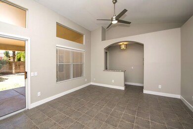 007_Family Room