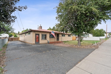 3420 Madison St, Klamath Falls, OR 97603 - photo 3