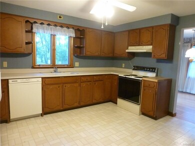 352 E Stenzil St, North Tonawanda, NY 14120 - photo 6